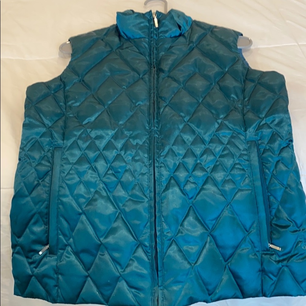LandsEnd vest with zipper pockets.